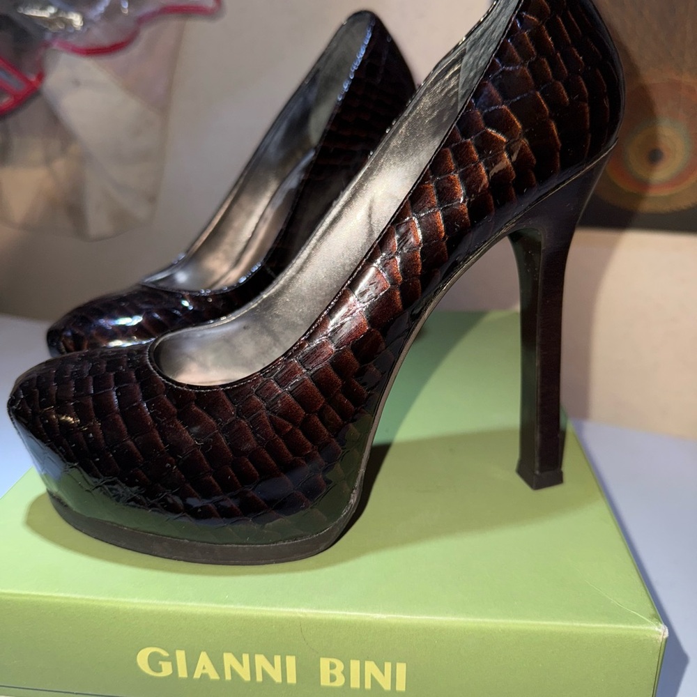 Gianni Bini patent Brown Stiletto Heels with Crocodile Texture SZ 8